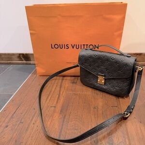 Authentic Louis Vuitton Pochette Métis